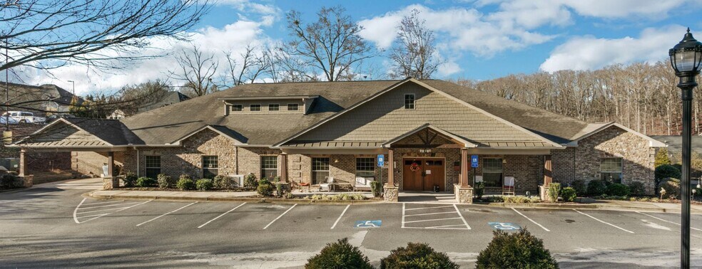 1073 S Enota Dr NE, Gainesville, GA à vendre - Photo principale – Image 1 sur 10