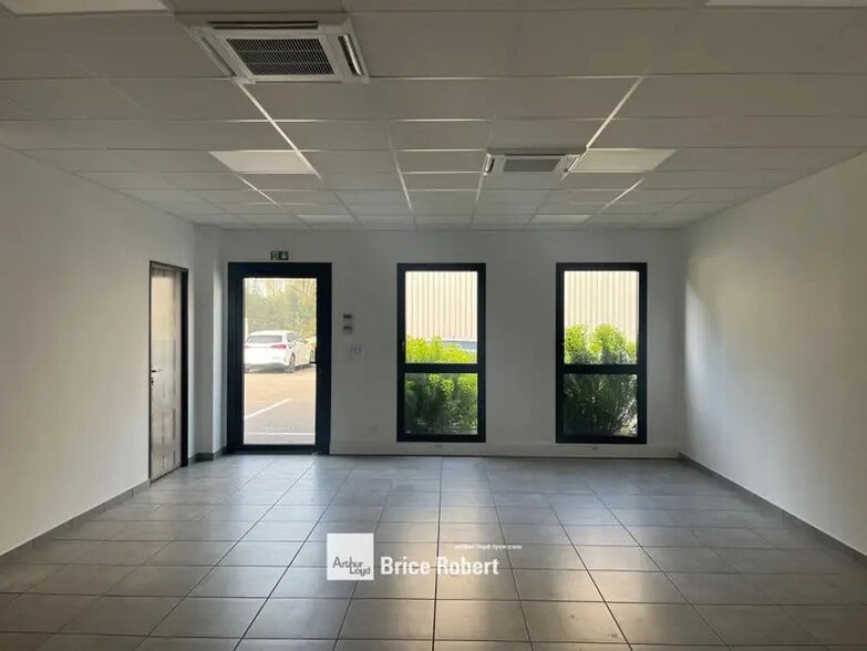 73 Route De Corbas, Vénissieux à louer - Photo intérieure – Image 3 sur 7