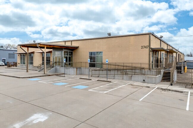 Plus de détails pour 2747 Oakland Ave, Garland, TX - Industriel/Logistique à louer