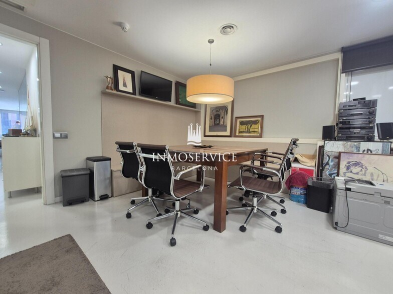 Immeuble residentiel dans Barcelone, Barcelona à vendre - Photo intérieure – Image 2 sur 17