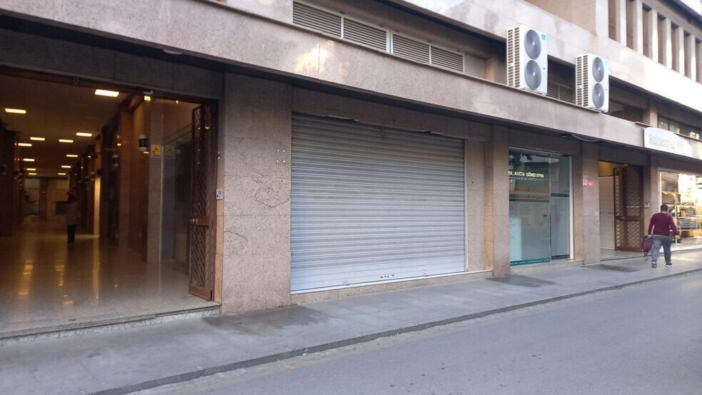 Local commercial dans Granada, Granada à louer - Photo de l’immeuble – Image 2 sur 21