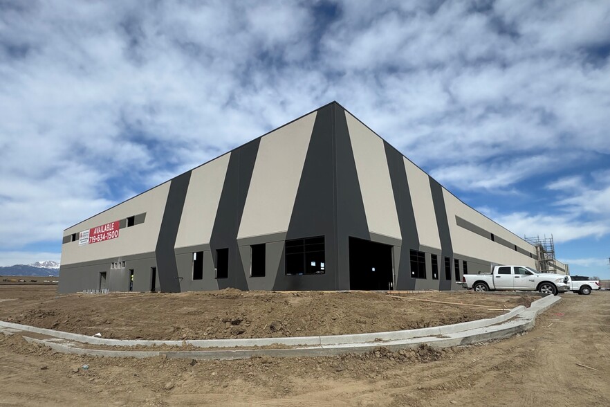 8470 Launch Pt, Colorado Springs, CO à louer - Photo de l’immeuble – Image 3 sur 16