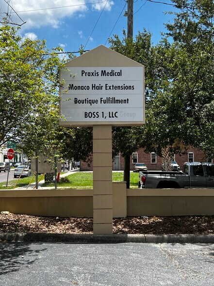 500 N Willow Ave, Tampa, FL à louer - Photo de l’immeuble – Image 2 sur 7