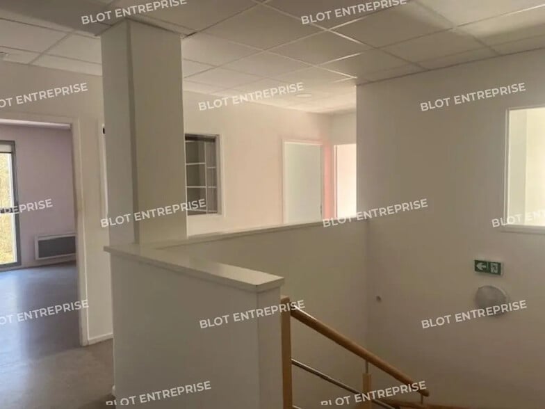 Bureau dans Auray à vendre - Photo de l’immeuble – Image 3 sur 7