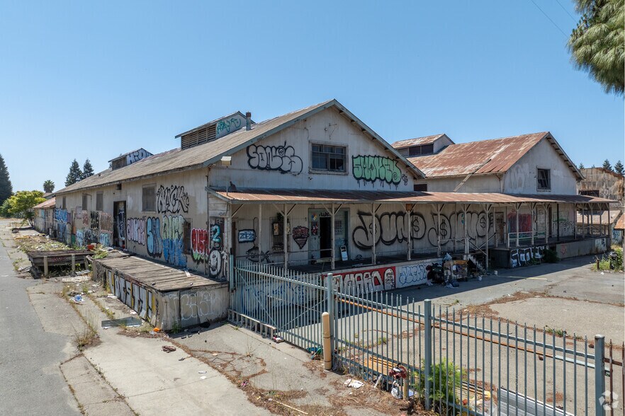 10901 Russet St, Oakland, CA à vendre - Photo de l’immeuble – Image 2 sur 20
