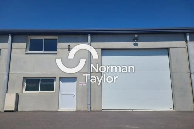 Plus de détails pour Local d'activités à louer