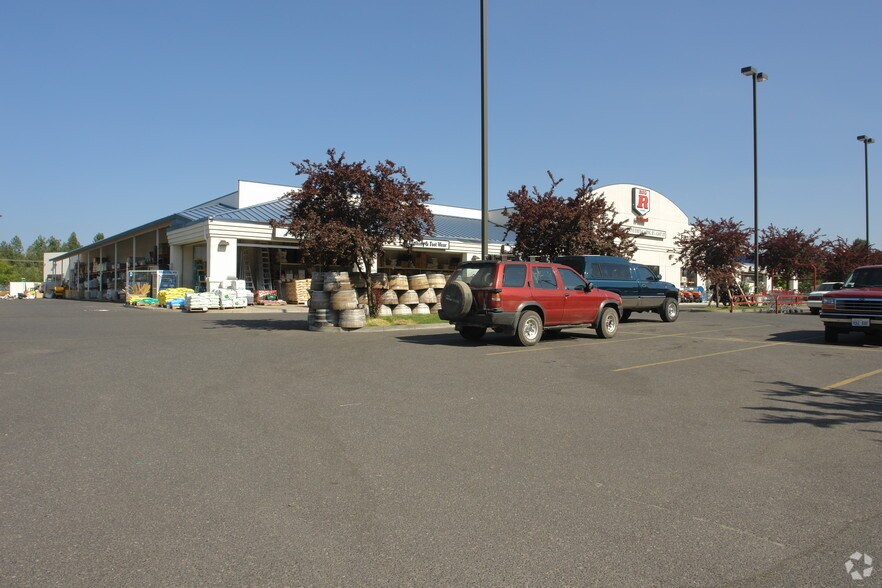 15228 N Newport Hwy, Mead, WA à louer - Photo de l’immeuble – Image 2 sur 2