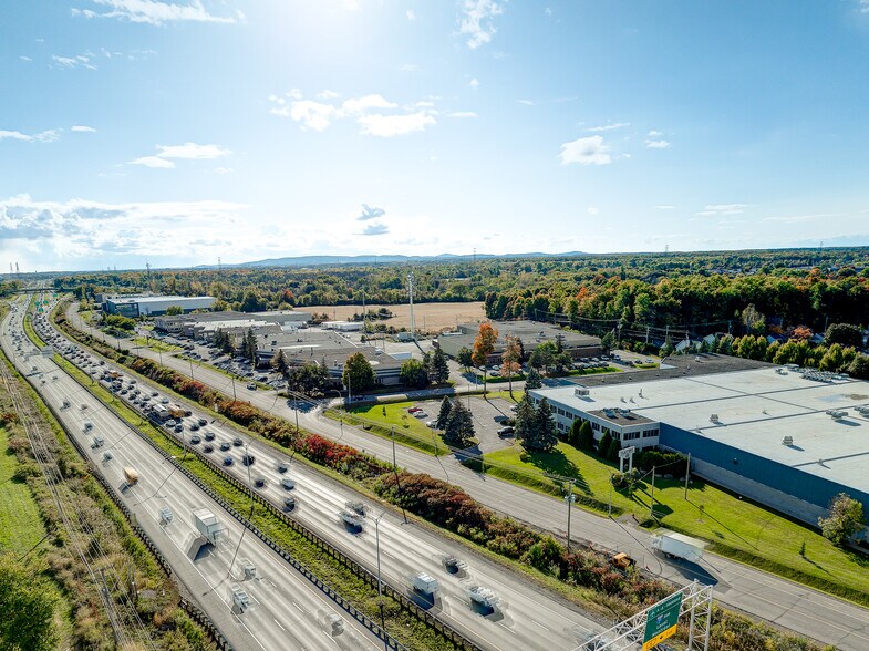 1821-1825 Boul Lionel-Bertrand, Boisbriand, QC à louer - Photo de l’immeuble – Image 3 sur 9
