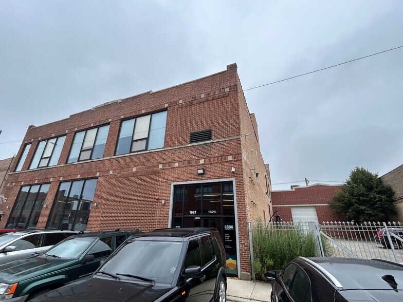 1621 W Carroll Ave, Chicago, IL à louer - Photo de l’immeuble – Image 3 sur 12