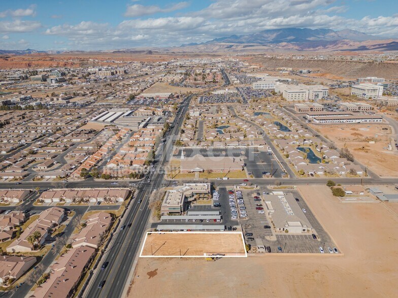 951 S River Rd, St George, UT à louer - Photo de l’immeuble – Image 2 sur 4
