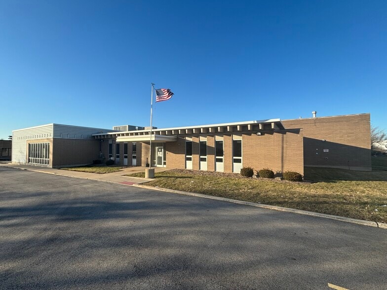 350 E Howard Ave, Des Plaines, IL à louer - Photo de l’immeuble – Image 2 sur 5