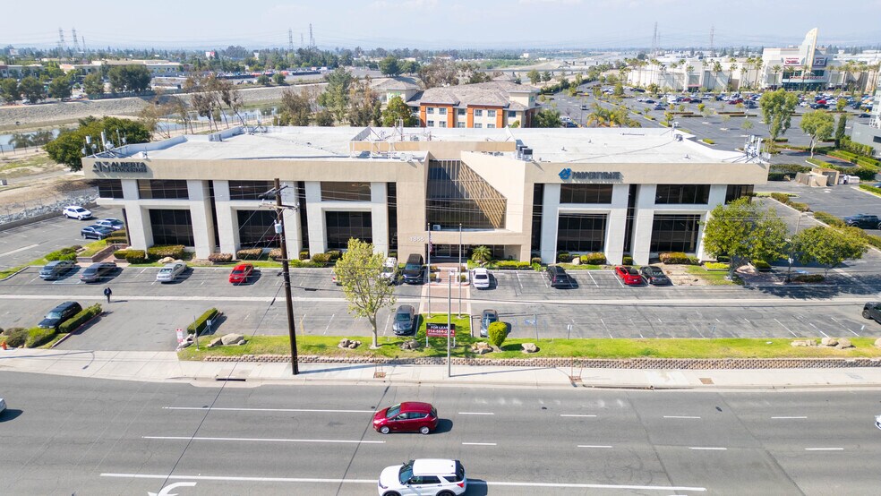 1855 W Katella Ave, Orange, CA à louer - Photo de l’immeuble – Image 3 sur 54