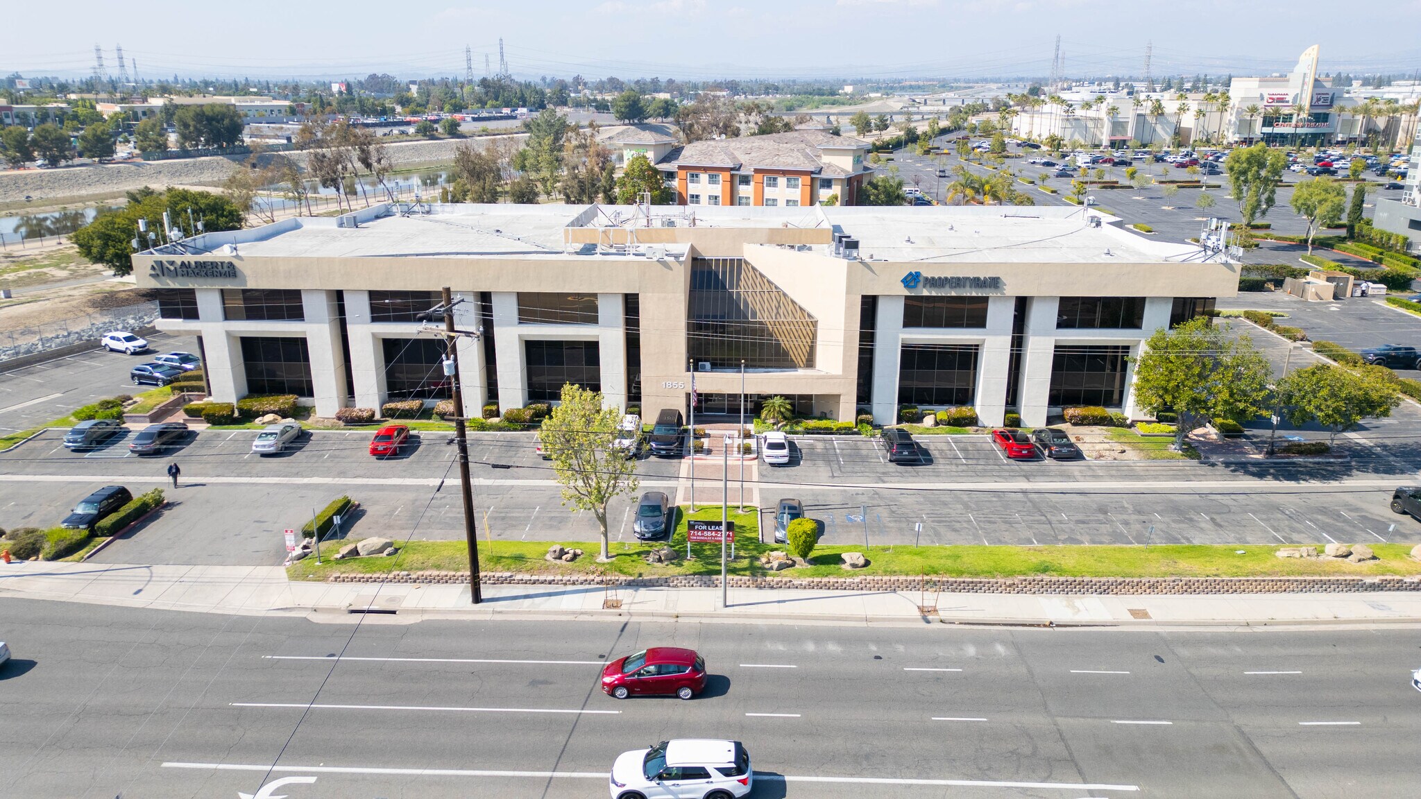 1855 W Katella Ave, Orange, CA à louer Photo de l’immeuble– Image 1 sur 55