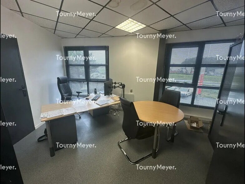 Local d’activités dans Couëron à louer - Photo de l’immeuble – Image 3 sur 5