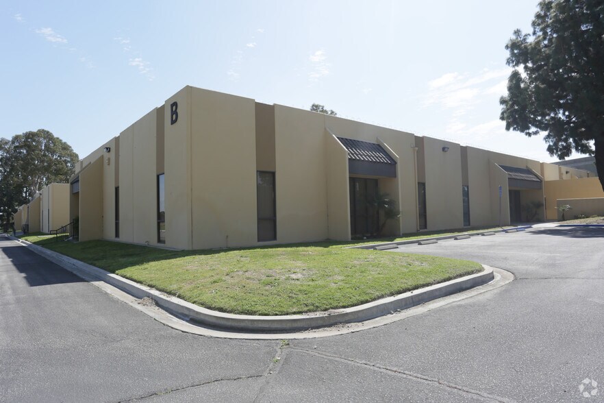 2700 Little Mountain Dr, San Bernardino, CA à louer - Photo principale – Image 2 sur 14