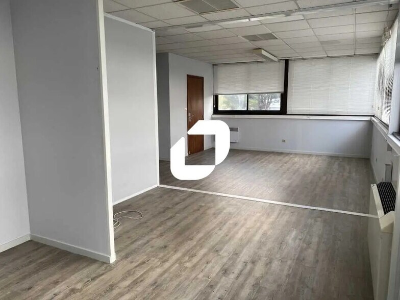 Bureau dans Mérignac à louer - Photo de l’immeuble – Image 3 sur 11