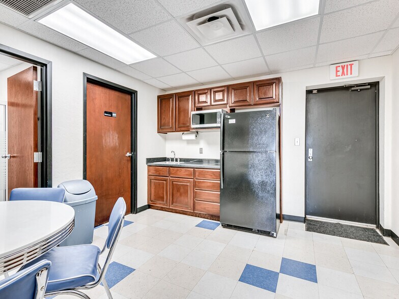 1308 Commerce Dr, Norman, OK à louer - Photo de l’immeuble – Image 2 sur 106