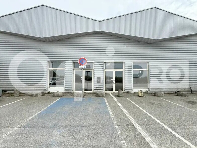 Local commercial dans GONFREVILLE-L'ORCHER à louer - Photo de l’immeuble – Image 2 sur 8