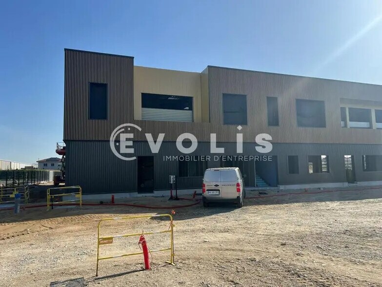 Local d’activités dans La Boisse à louer - Photo de l’immeuble – Image 2 sur 31