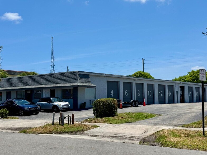 1330 S Killian Dr, Lake Park, FL à louer - Photo de l’immeuble – Image 3 sur 9