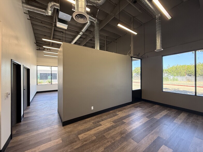 2292 N Batavia St, Orange, CA à vendre - Photo intérieure – Image 2 sur 5
