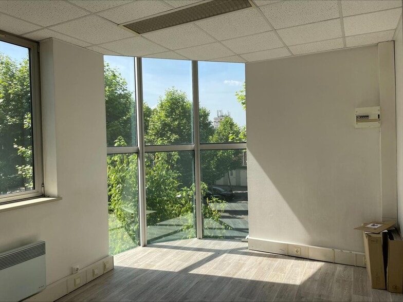 Bureau dans Neuilly-Plaisance à vendre - Photo de l’immeuble – Image 3 sur 13