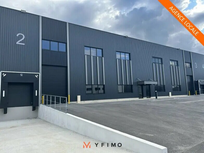 Industriel/Logistique dans Cergy à louer - Photo de l’immeuble – Image 1 sur 11