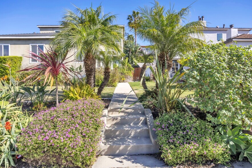 622 S Pacific Coast Hwy, Redondo Beach, CA à vendre - Photo de l’immeuble – Image 3 sur 24