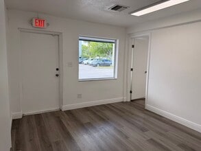 2696 NW 31st Ave, Lauderdale Lakes, FL à louer Photo intérieure– Image 2 sur 6