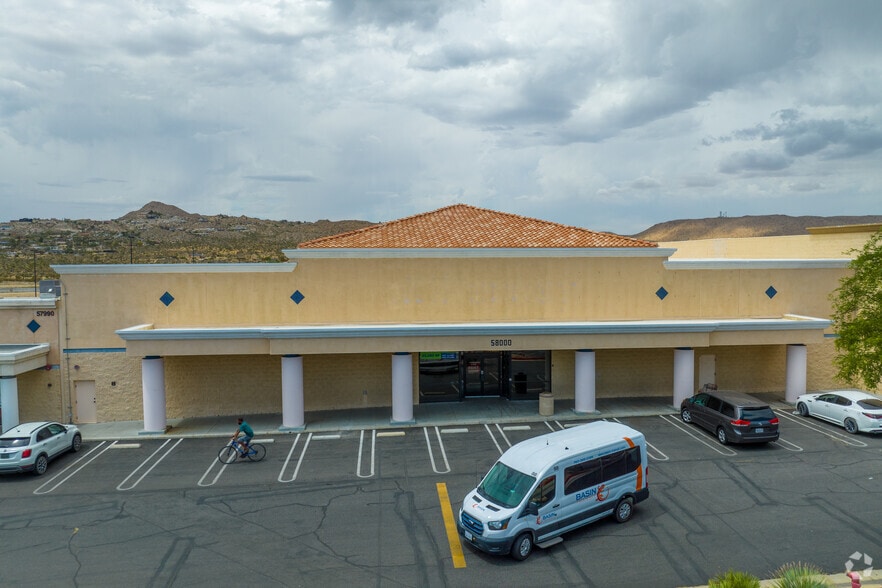 58000 29 Palms Hwy, Yucca Valley, CA à louer - Photo principale – Image 1 sur 9