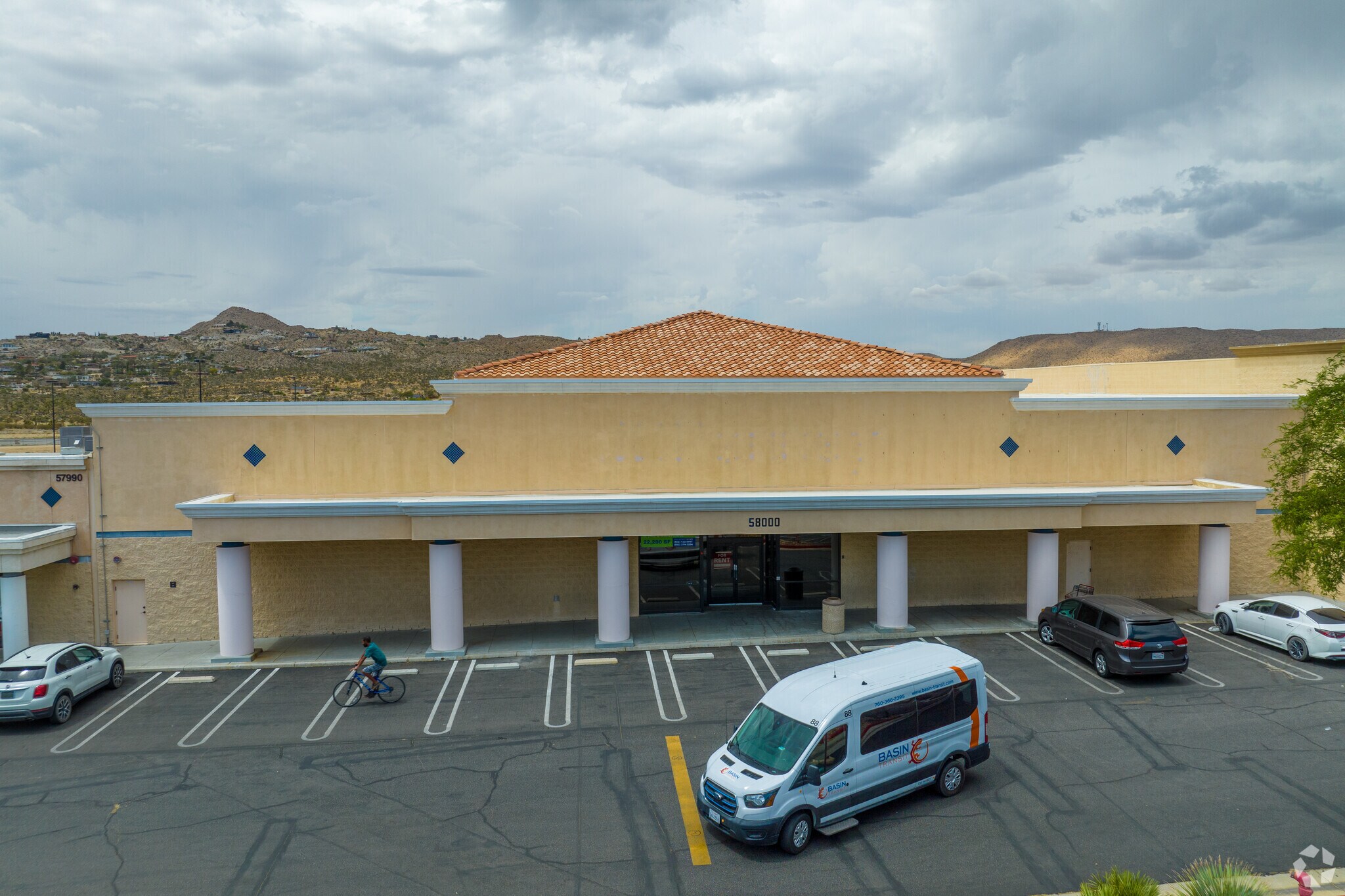 58000 29 Palms Hwy, Yucca Valley, CA à louer Photo principale– Image 1 sur 10