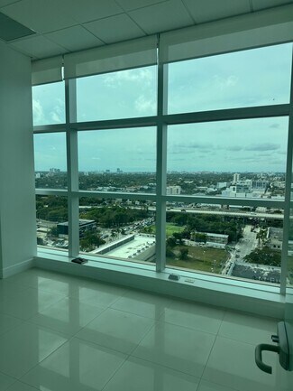 Plus de détails pour 185 SW 7th St, Miami, FL - Bureau à louer