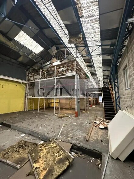 Industriel/Logistique dans Romainville à vendre - Photo de l’immeuble – Image 1 sur 12
