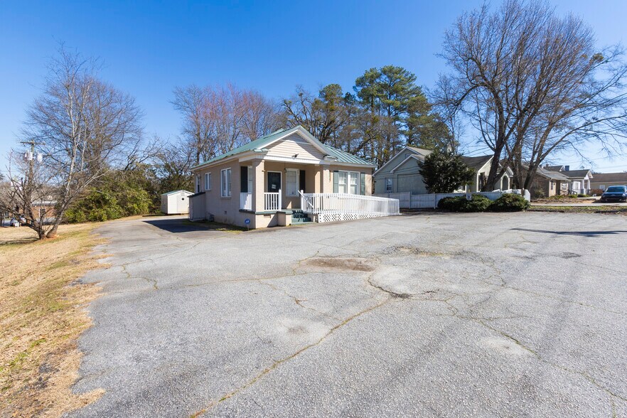 2816 E North Ave, Anderson, SC à louer - Photo de l’immeuble – Image 3 sur 19