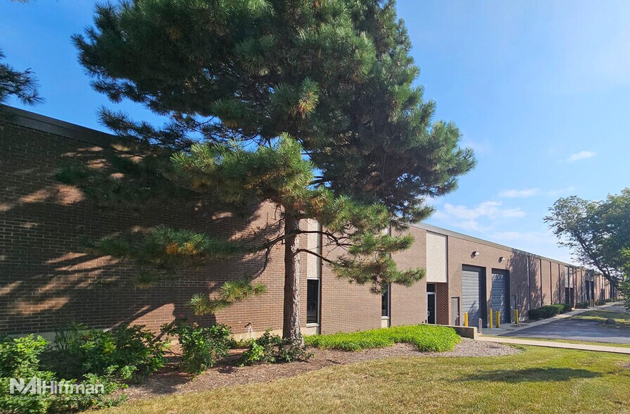 2-44 Plaza Dr, Westmont, IL à louer - Photo de l’immeuble – Image 3 sur 12