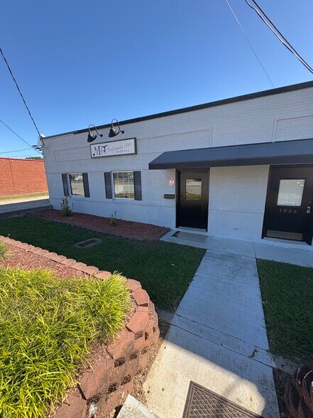 1044-1046 Westside Dr, Greensboro, NC à louer - Photo de l’immeuble – Image 2 sur 3