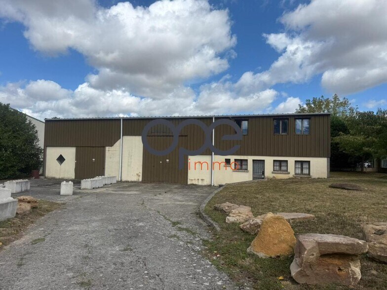 Local d’activités dans Ennery à louer - Photo de l’immeuble – Image 1 sur 11