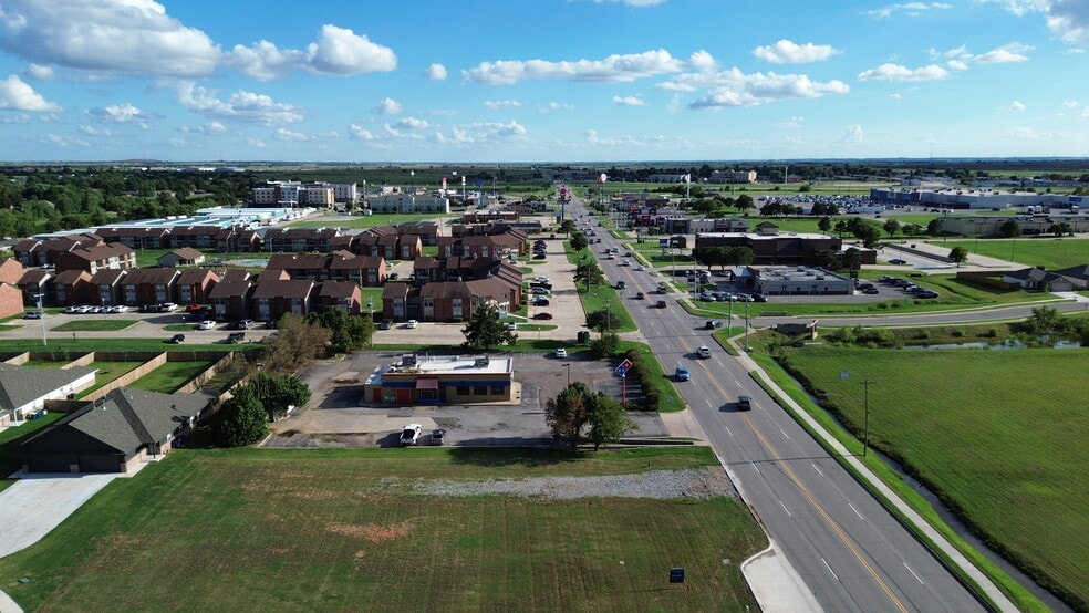 1805 S Country Club Dr, El Reno, OK à louer - Aérien – Image 2 sur 3