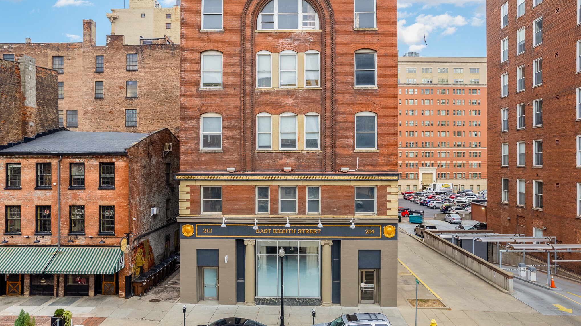 212-214 E 8th St, Cincinnati, OH à louer Photo de l’immeuble– Image 1 sur 10