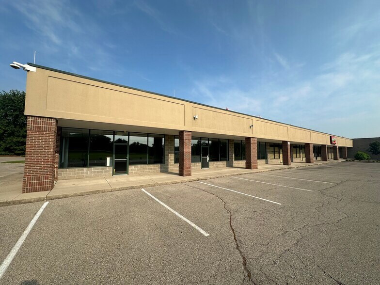 601-685 S Main St, Monroe, OH à louer - Photo de l’immeuble – Image 2 sur 4