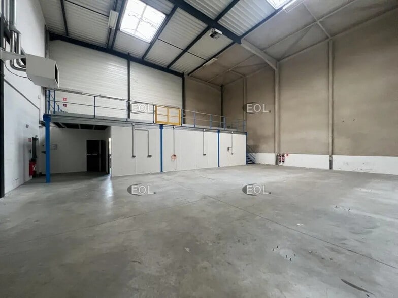 Local d’activités dans Saint-Denis à louer - Photo de l’immeuble – Image 1 sur 12