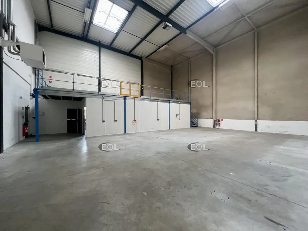 Local d’activités dans Saint-Denis à louer Photo de l’immeuble– Image 1 sur 13