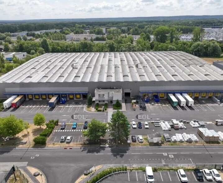 Industriel/Logistique dans Le Meux à louer - Photo de l’immeuble – Image 1 sur 11