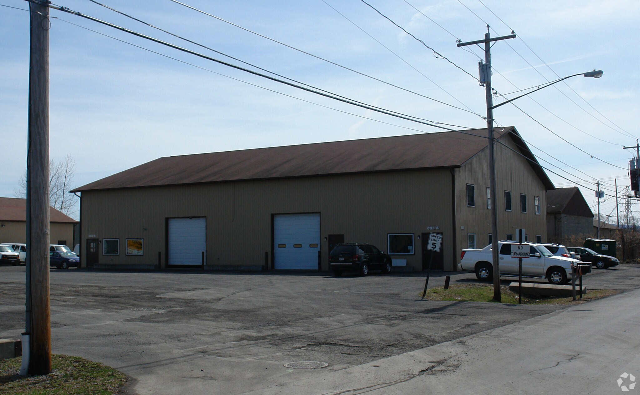 203 Bagg St, East Syracuse, NY à louer Photo principale– Image 1 sur 3