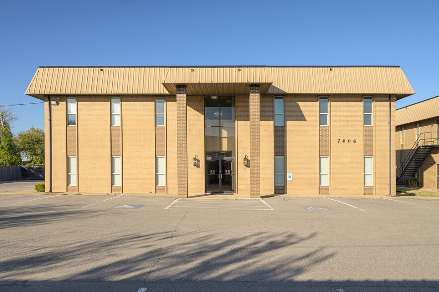 7006 NW 63rd St, Bethany, OK à vendre - Photo principale – Image 1 sur 9