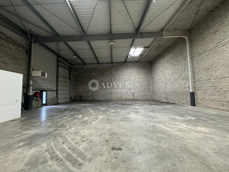 Local d’activités dans Goussainville à louer - Photo de l’immeuble – Image 3 sur 11