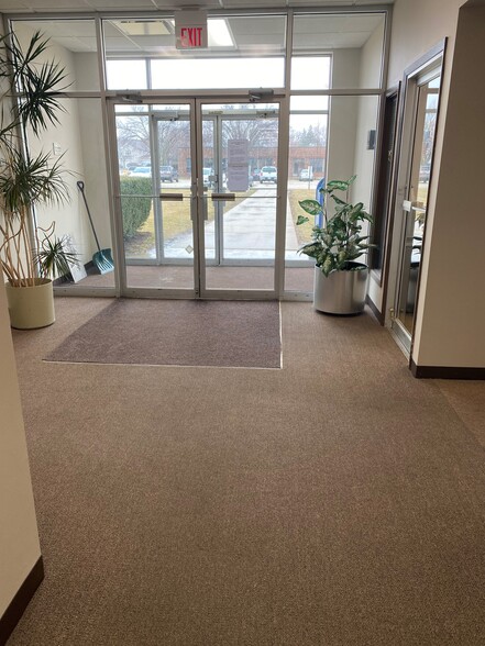 800 W Central Rd, Mount Prospect, IL à louer - Photo intérieure – Image 2 sur 10