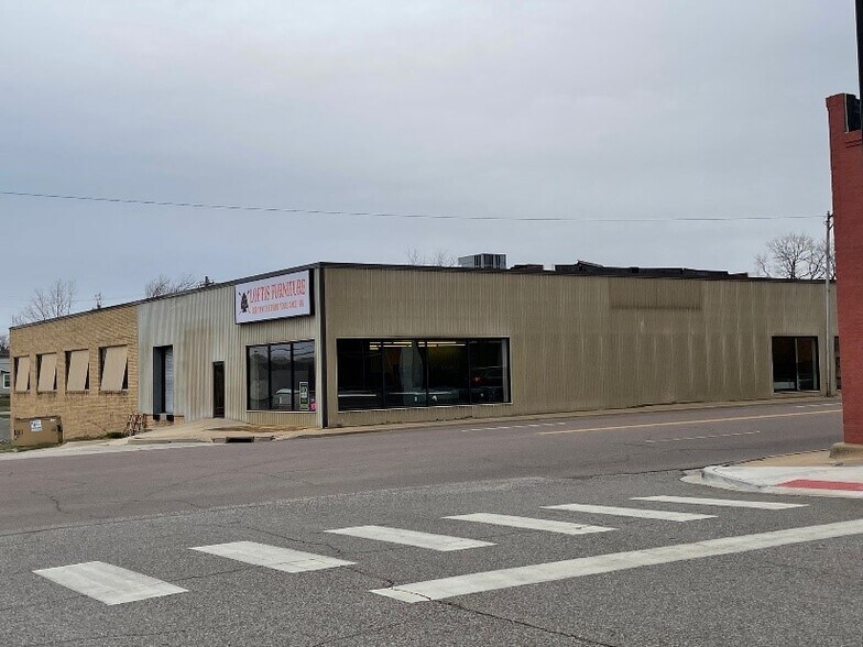 301 N Milt Phillips Ave, Seminole, OK à vendre - Photo de l’immeuble – Image 3 sur 3