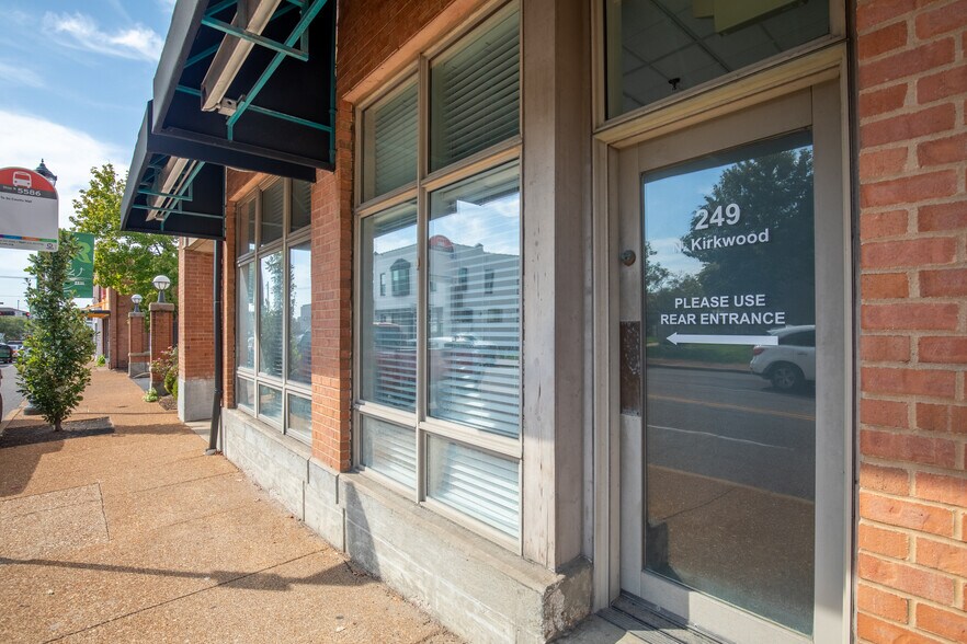 249 N Kirkwood Rd, Saint Louis, MO à louer - Photo de l’immeuble – Image 2 sur 6
