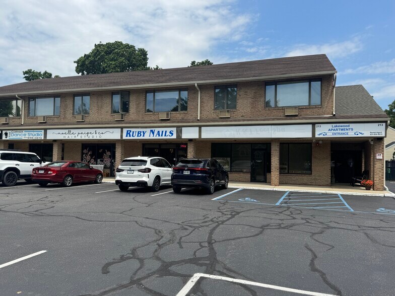 213 Lake Ave, Saint James, NY à louer - Photo de l’immeuble – Image 3 sur 17
